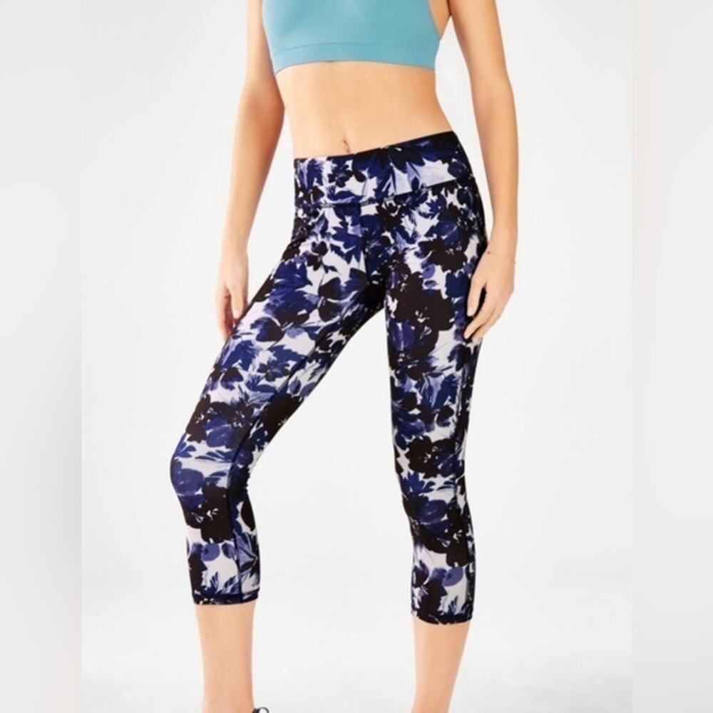 UEC FABLETICS POWERHOLD MID RISE CROP LEGGINGS SZ M